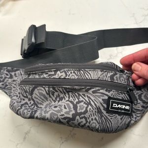 Dakine hip pack